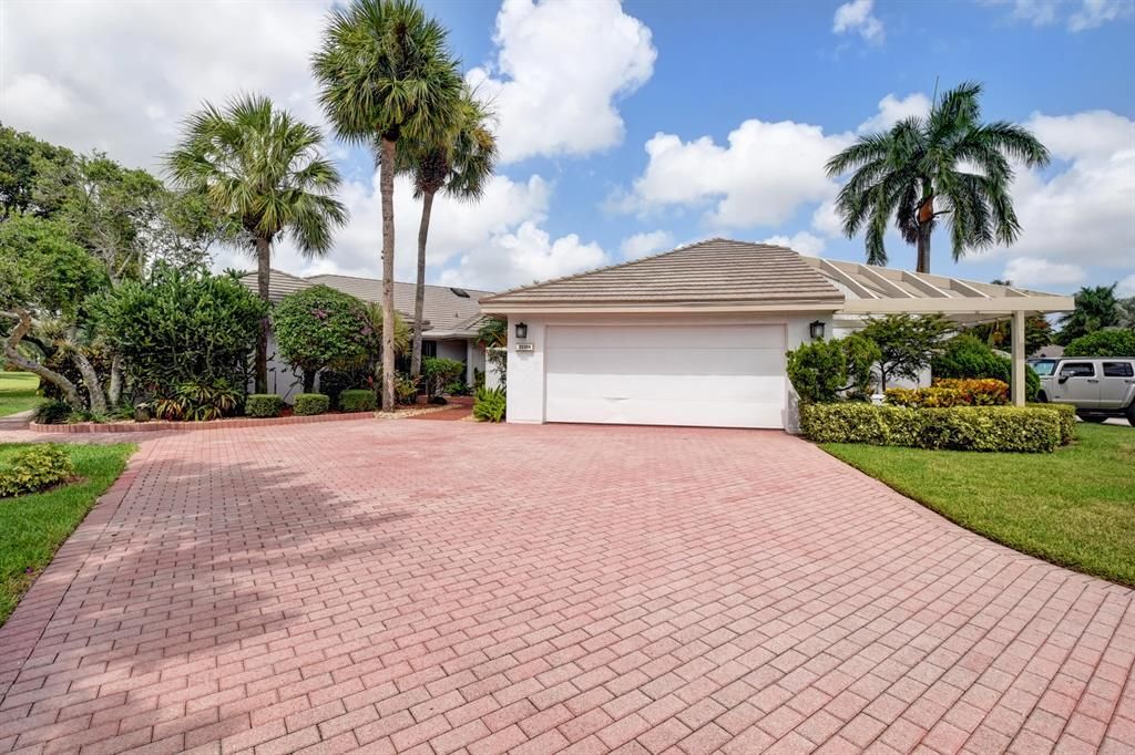 Photo of 20394 Linksview Drive Dr, Boca Raton, FL 33434 (MLS # R10820285)