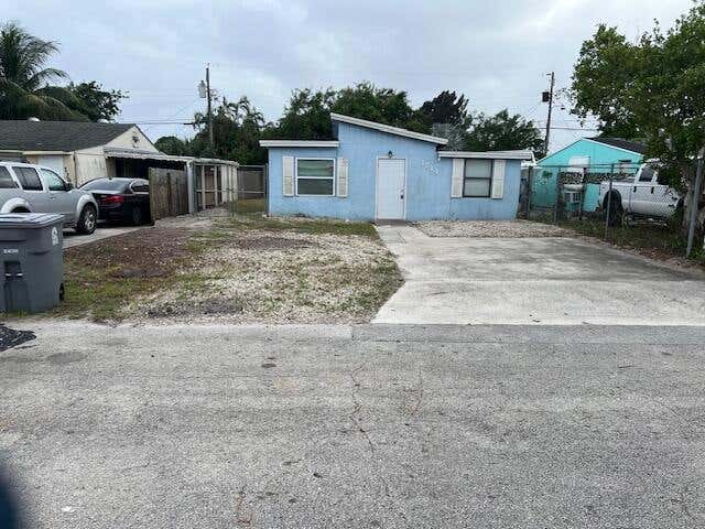 Photo of 1214 Highview Road, Lake Worth, FL 33462 (MLS # R11032967)