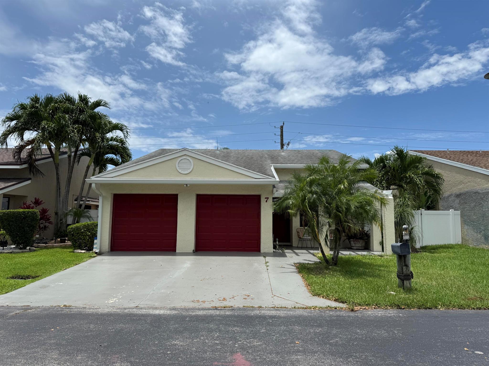 This 3 bedroom, 2 bath CBS single family home has amazing upgrades. Features include: a brand new kitchen with wood cabinets, granite countertops, marble backsplash, and stainless steel appliances. Vaulted ceilings with crown moulding, tile flooring, private and fenced yard for your pets with large covered patio and private Master screened patio. Great location.