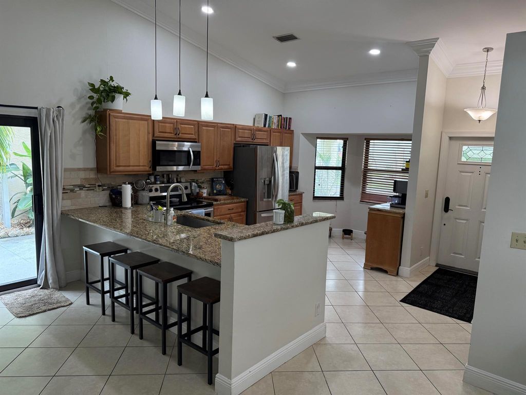 Photo of 7 Hawthorne Lane, Boynton Beach, FL 33426 (MLS # R11107603)