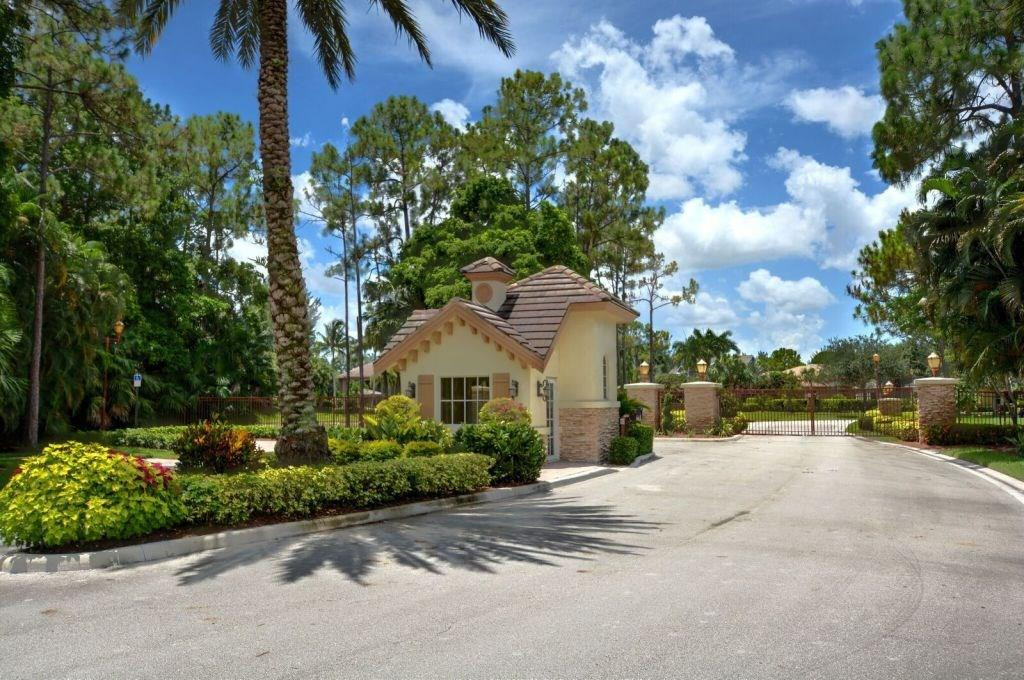 In The Pines 167-13 B - Residential