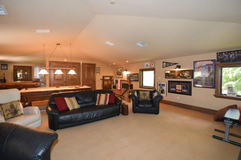 In The Pines 167-13 B - Residential