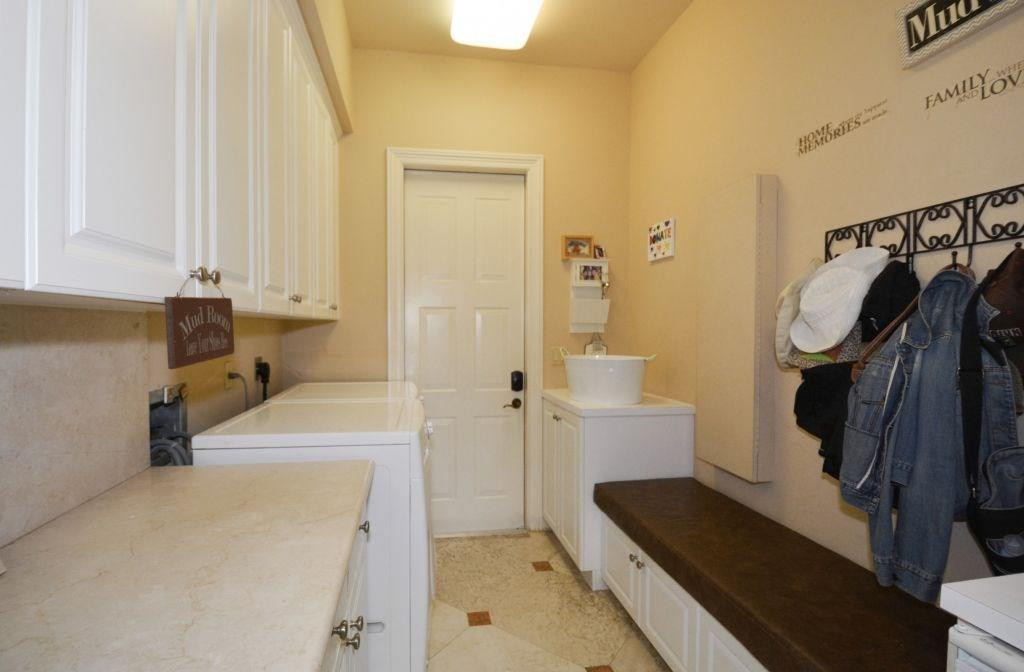 In The Pines 167-13 B - Residential