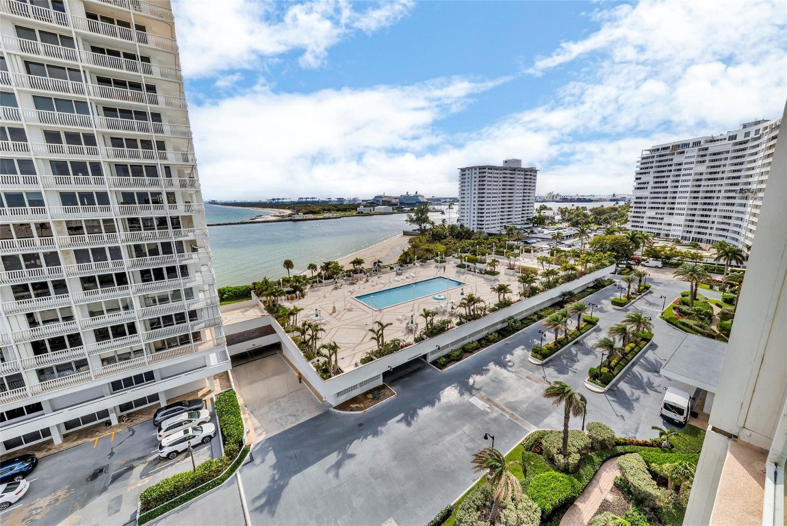 2100 S Ocean Lane 811