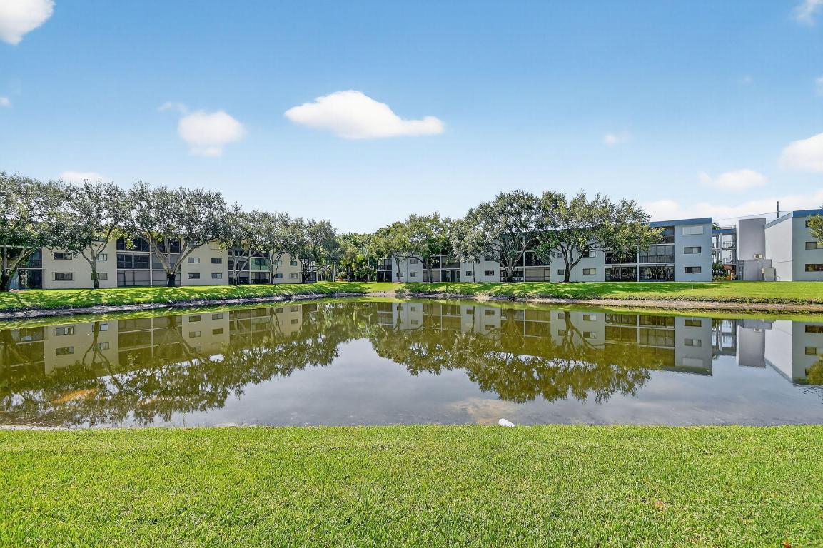 WATERSEDGE AT THE LAKES OF DELRAY CONDO A THRU H D - Residential
