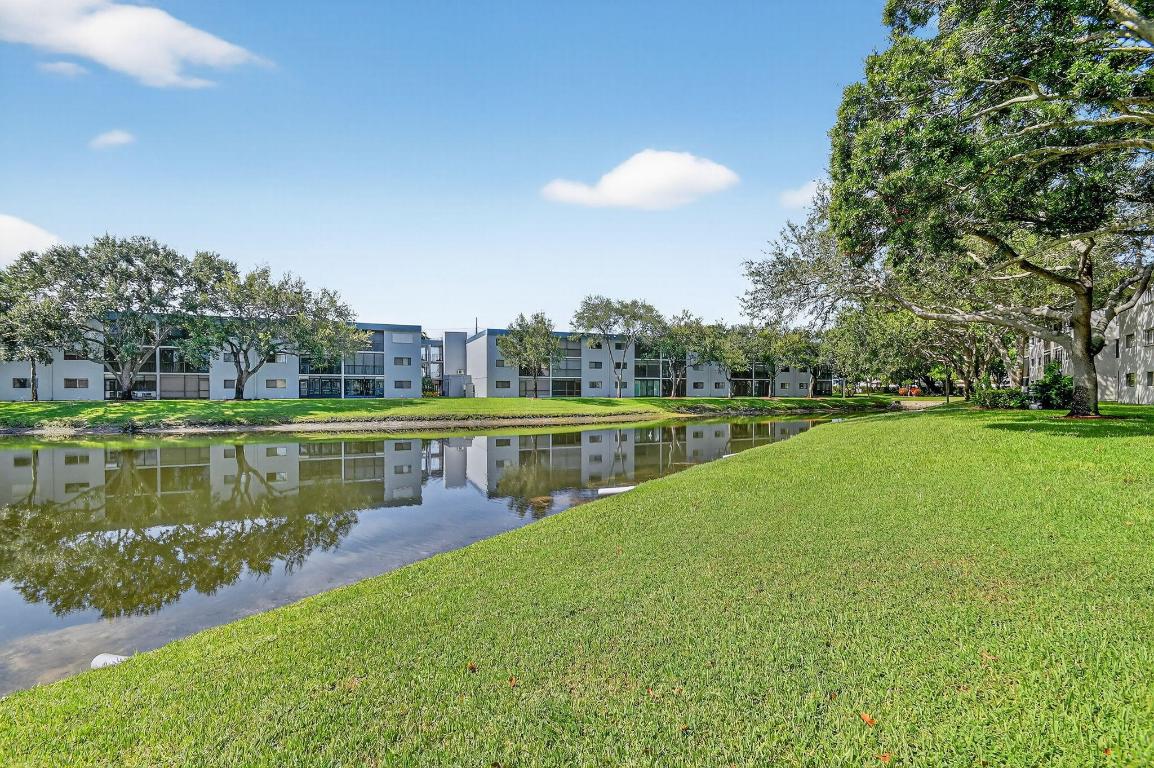WATERSEDGE AT THE LAKES OF DELRAY CONDO A THRU H D - Residential