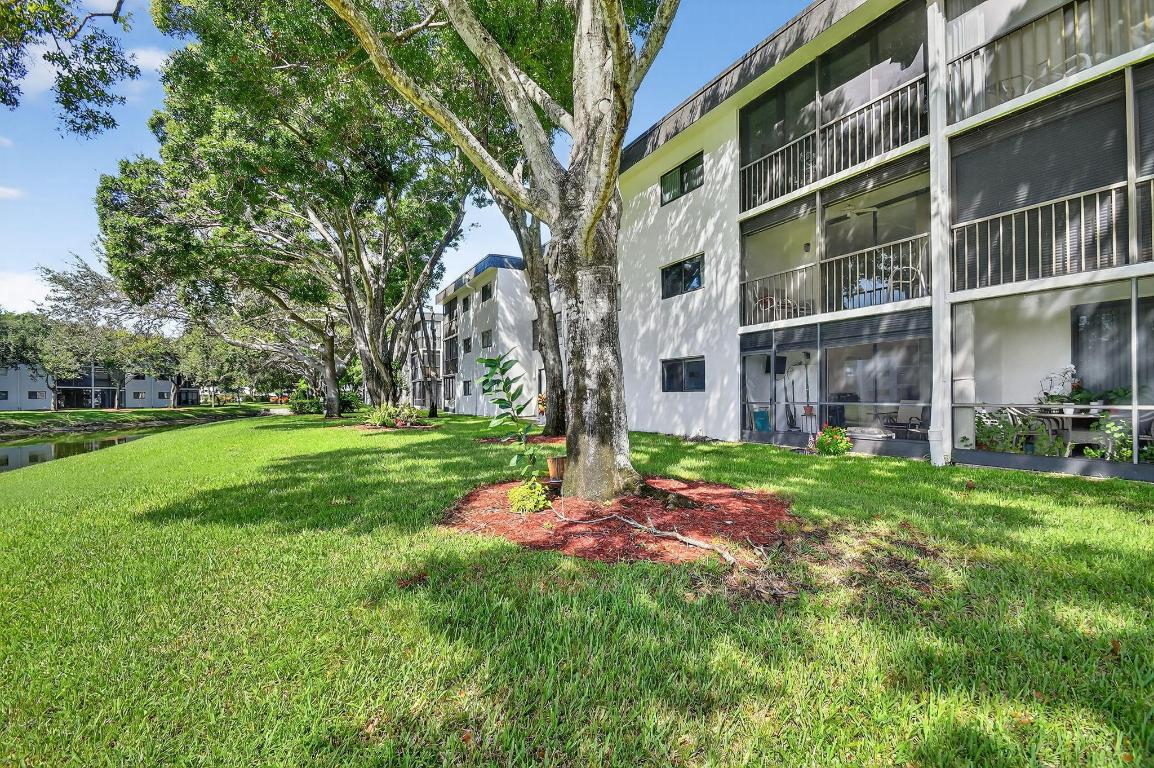 WATERSEDGE AT THE LAKES OF DELRAY CONDO A THRU H D - Residential