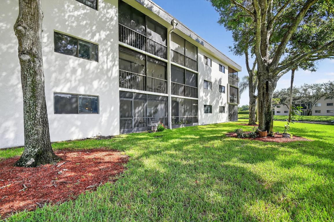 WATERSEDGE AT THE LAKES OF DELRAY CONDO A THRU H D - Residential