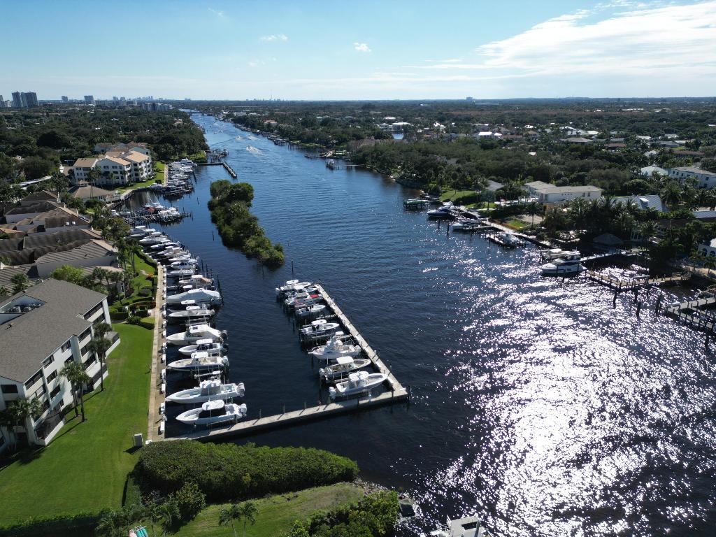 621 Bay Colony Drive S