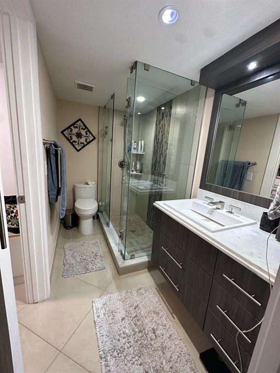 VILLAGE GREEN - Residential