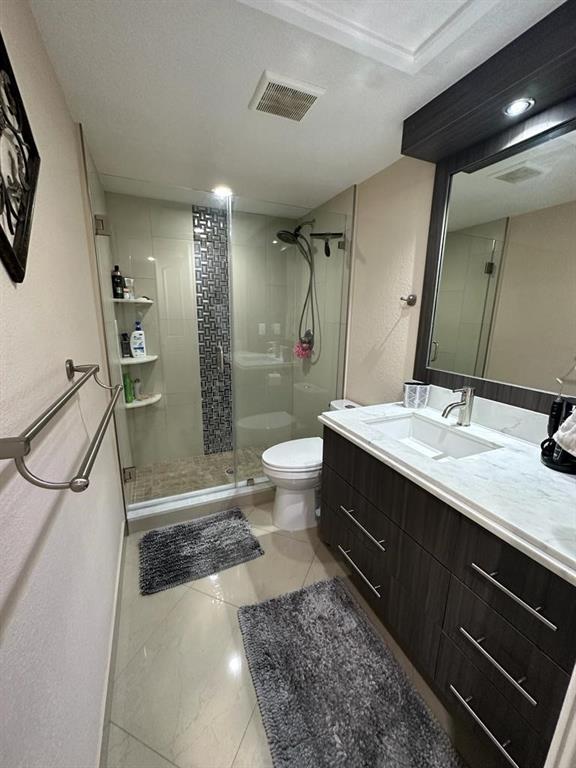 VILLAGE GREEN - Residential