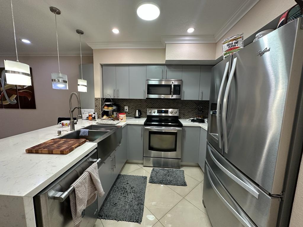 VILLAGE GREEN - Residential