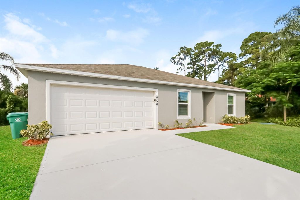 Photo of 1050 SW Abingdon Avenue, Port Saint Lucie, FL 34953 (MLS # R10984025)