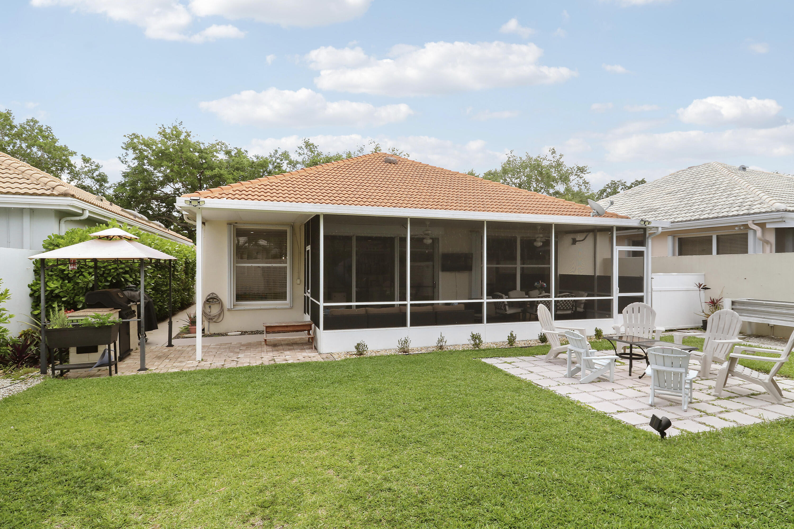 Hamptons At Maplewood - Residential