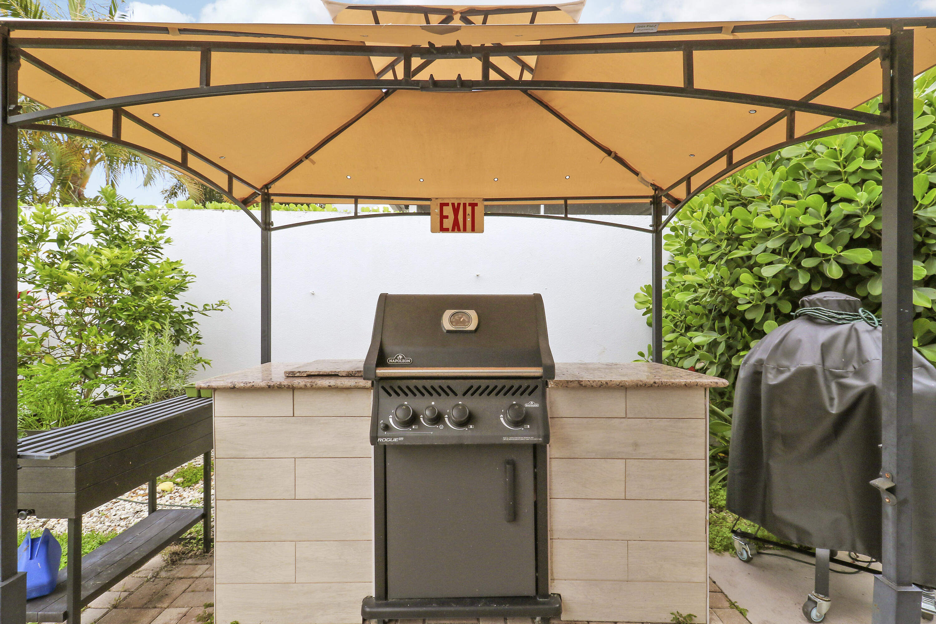 Hamptons At Maplewood - Residential