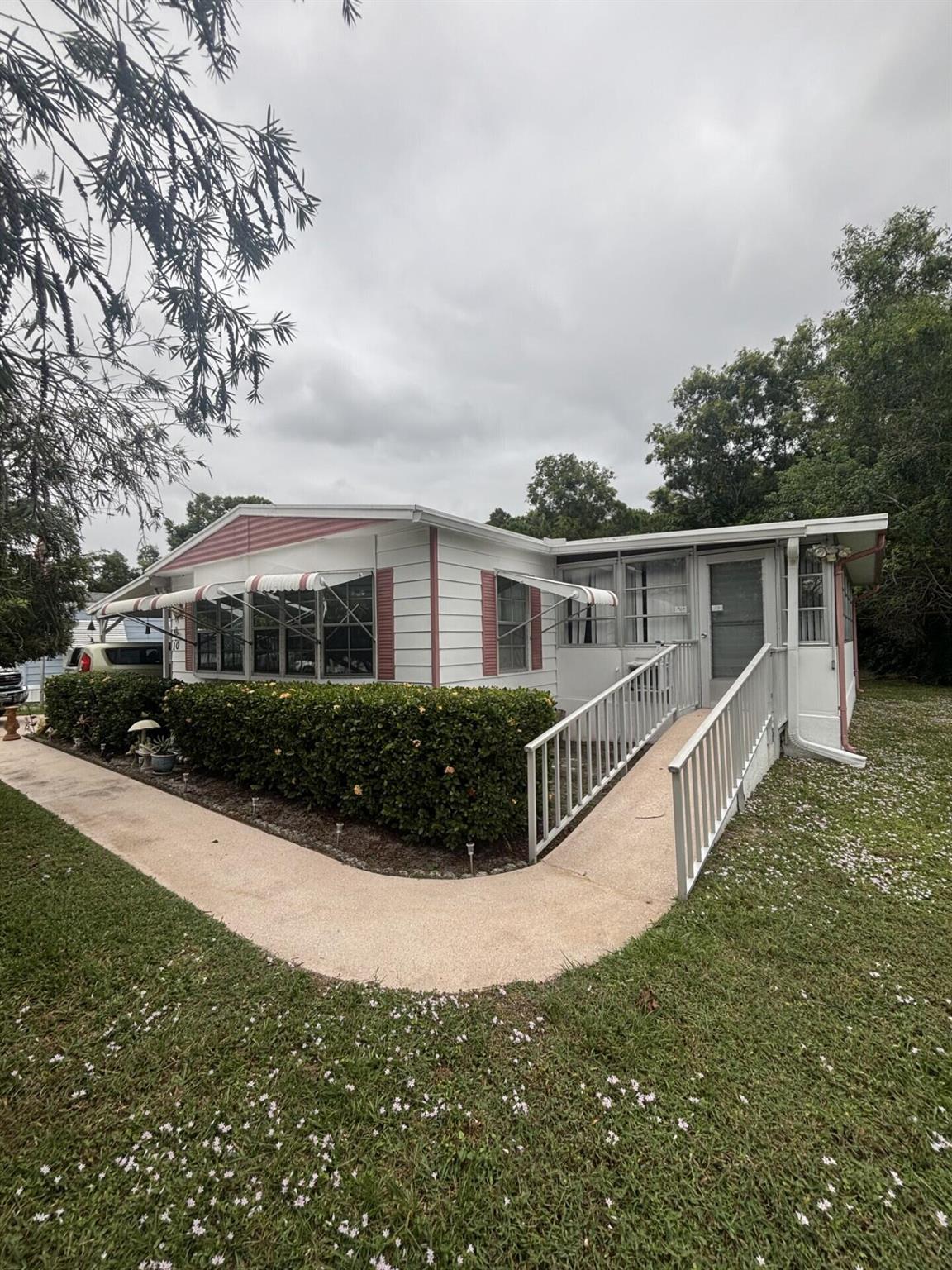 Spanish Lakes - Residential