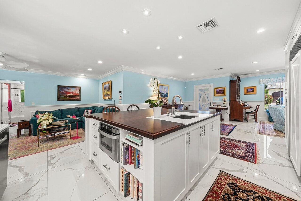 ROYAL PALM YACHT & COUNTRY CLUB - Residential