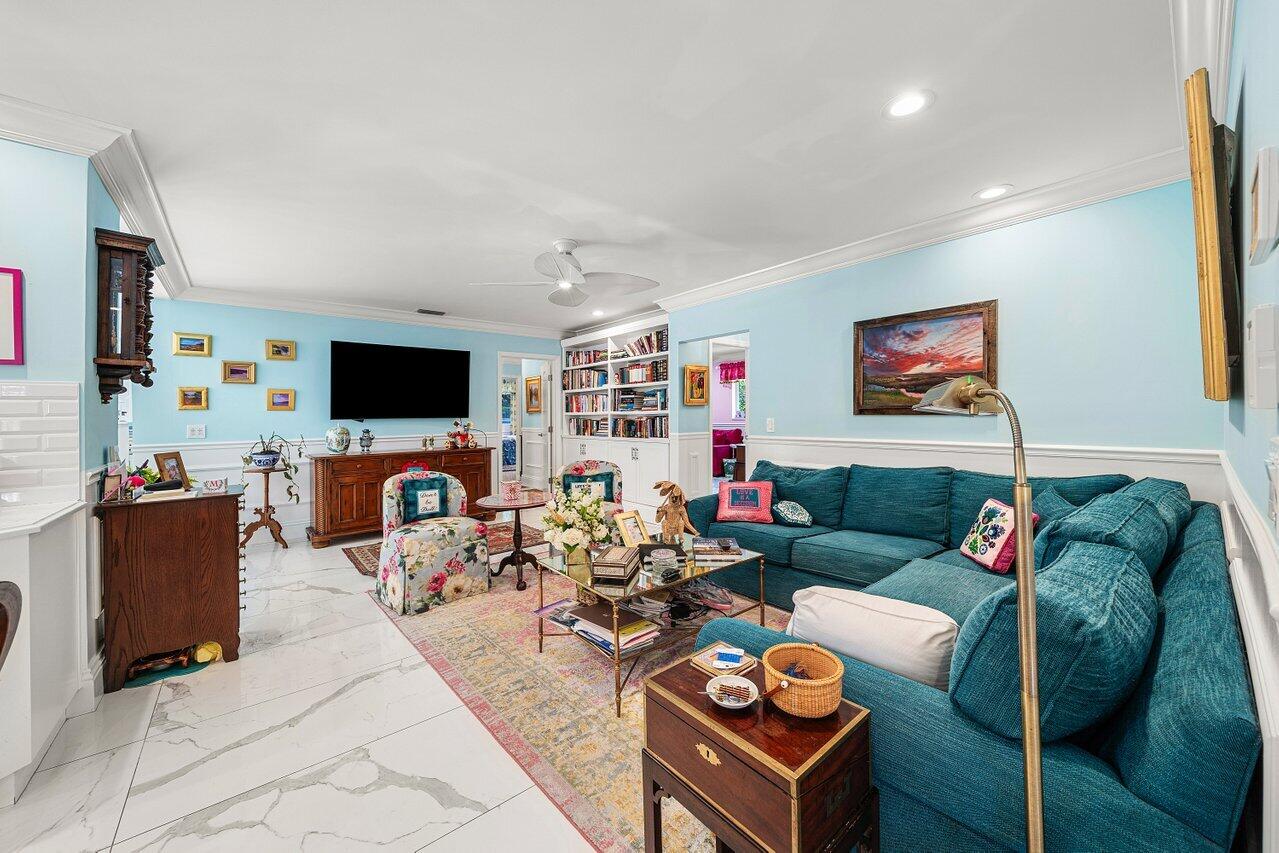 ROYAL PALM YACHT & COUNTRY CLUB - Residential
