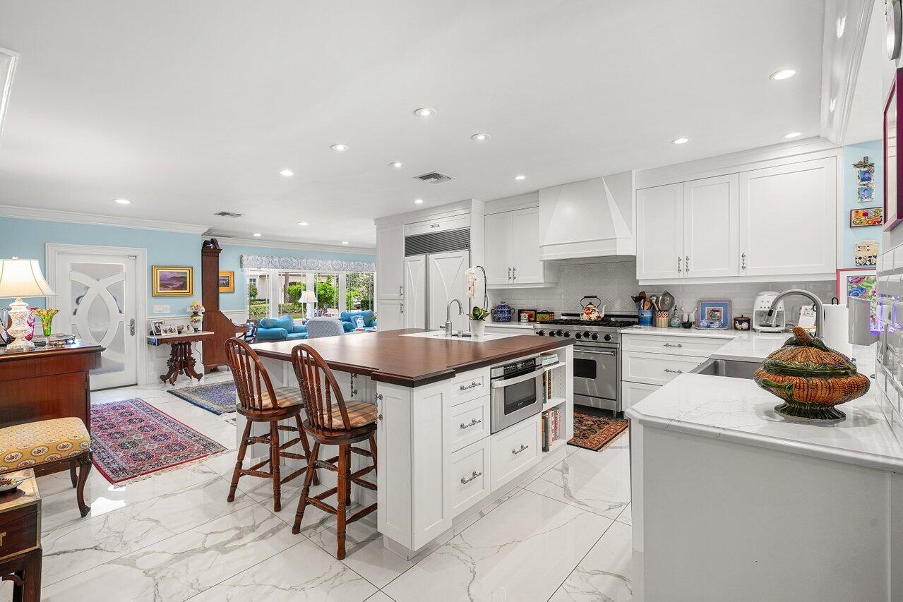 ROYAL PALM YACHT & COUNTRY CLUB - Residential