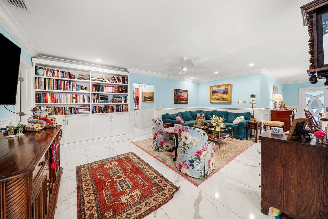 ROYAL PALM YACHT & COUNTRY CLUB - Residential