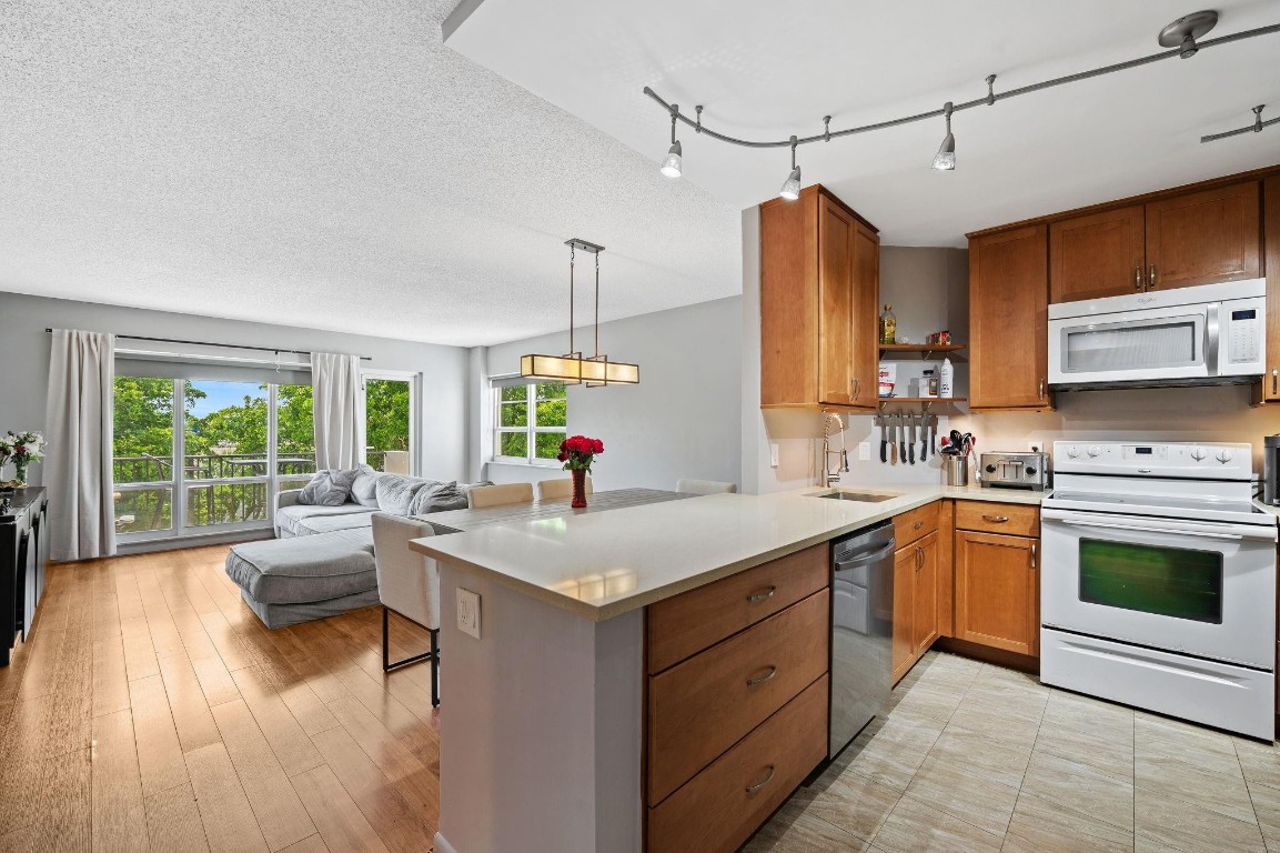 340 Sunset Drive 401