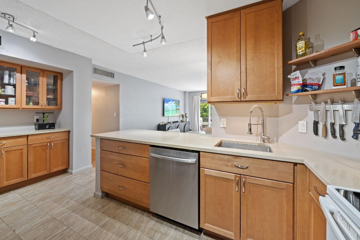 340 Sunset Drive 401