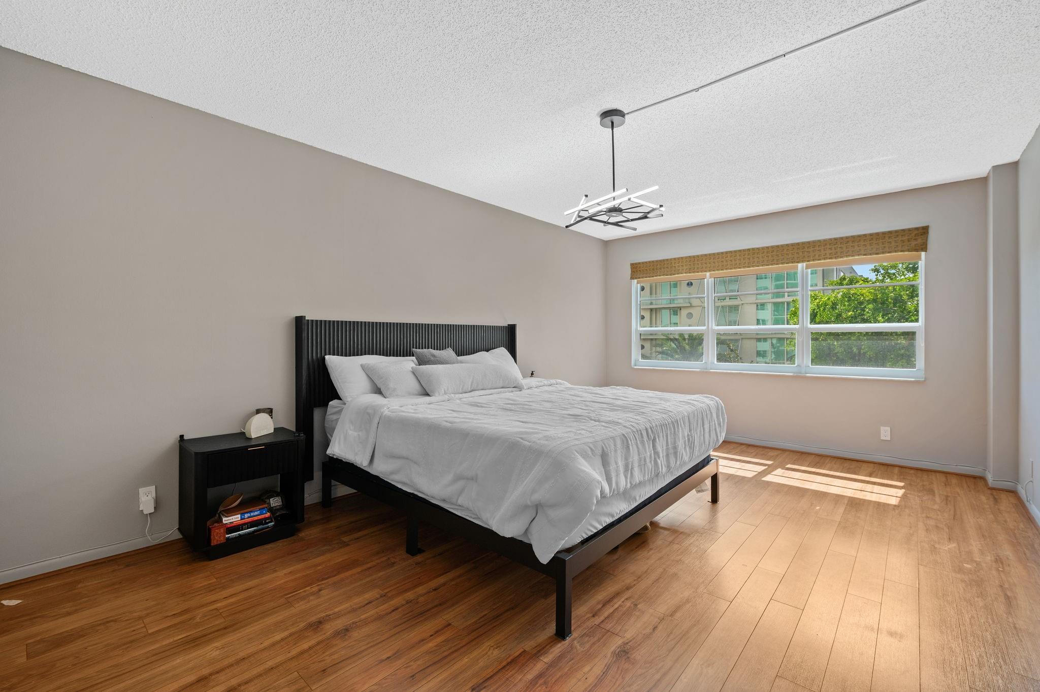 ESSEX TOWER - Residential