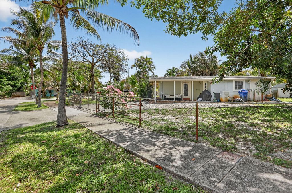 Photo of 5265 NE 15th Avenue, Pompano Beach, FL 33064 (MLS # B26012787)