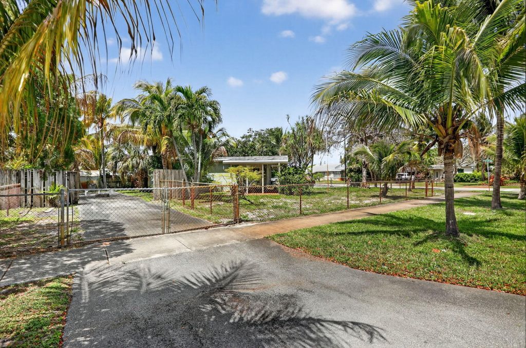 Photo of 5265 NE 15th Avenue, Pompano Beach, FL 33064 (MLS # B26012787)