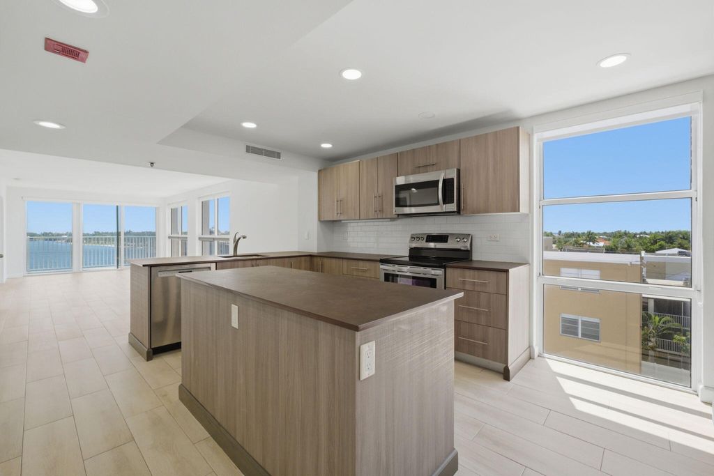 Photo of 3901 S Flagler Drive #Apt 603, West Palm Beach, FL 33405 (MLS # B26024185)