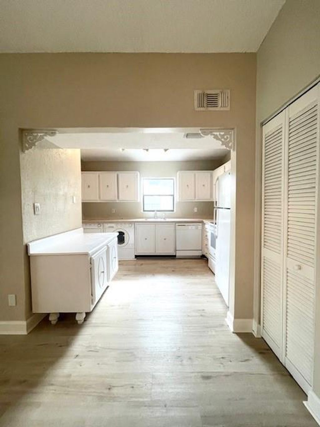 Photo of 301 N Pine Island Road #261, Plantation, FL 33324 (MLS # F10482627)