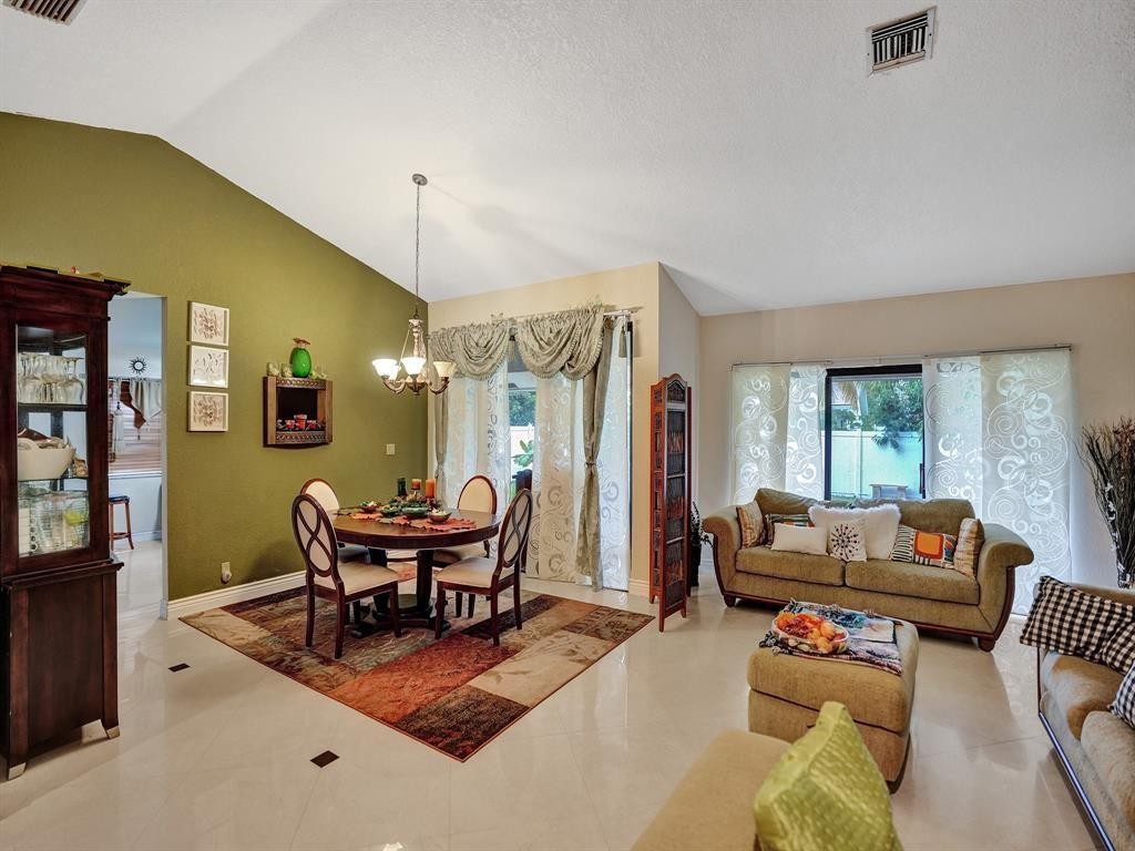 Banyan Club 87-37 B - Residential