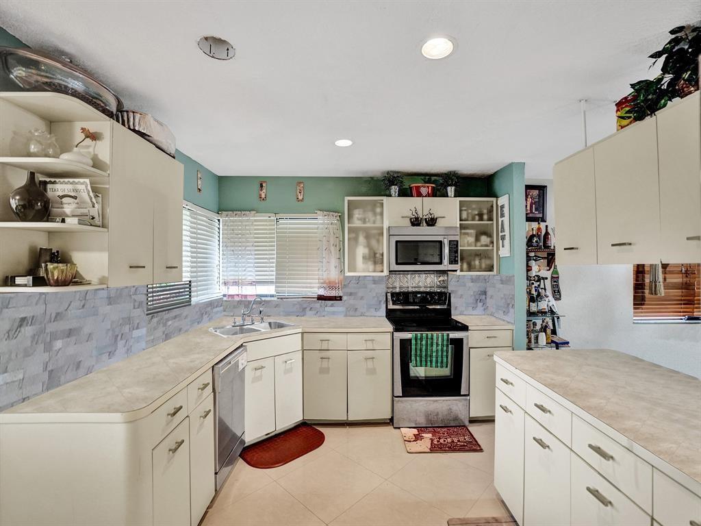 Banyan Club 87-37 B - Residential