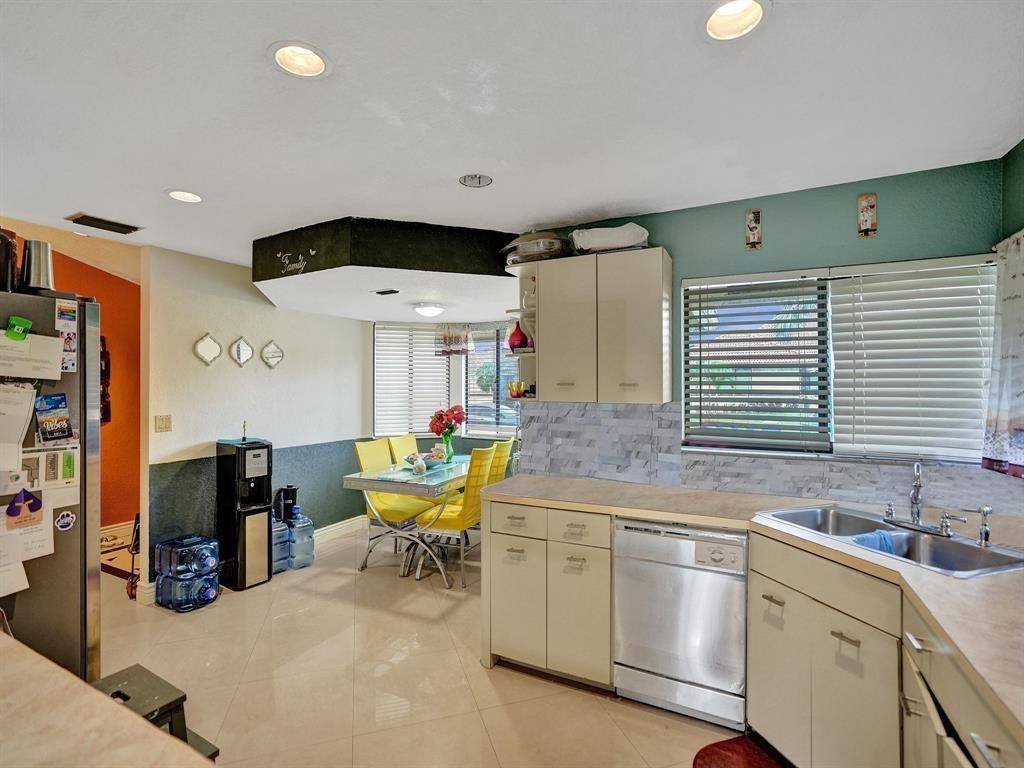 Banyan Club 87-37 B - Residential