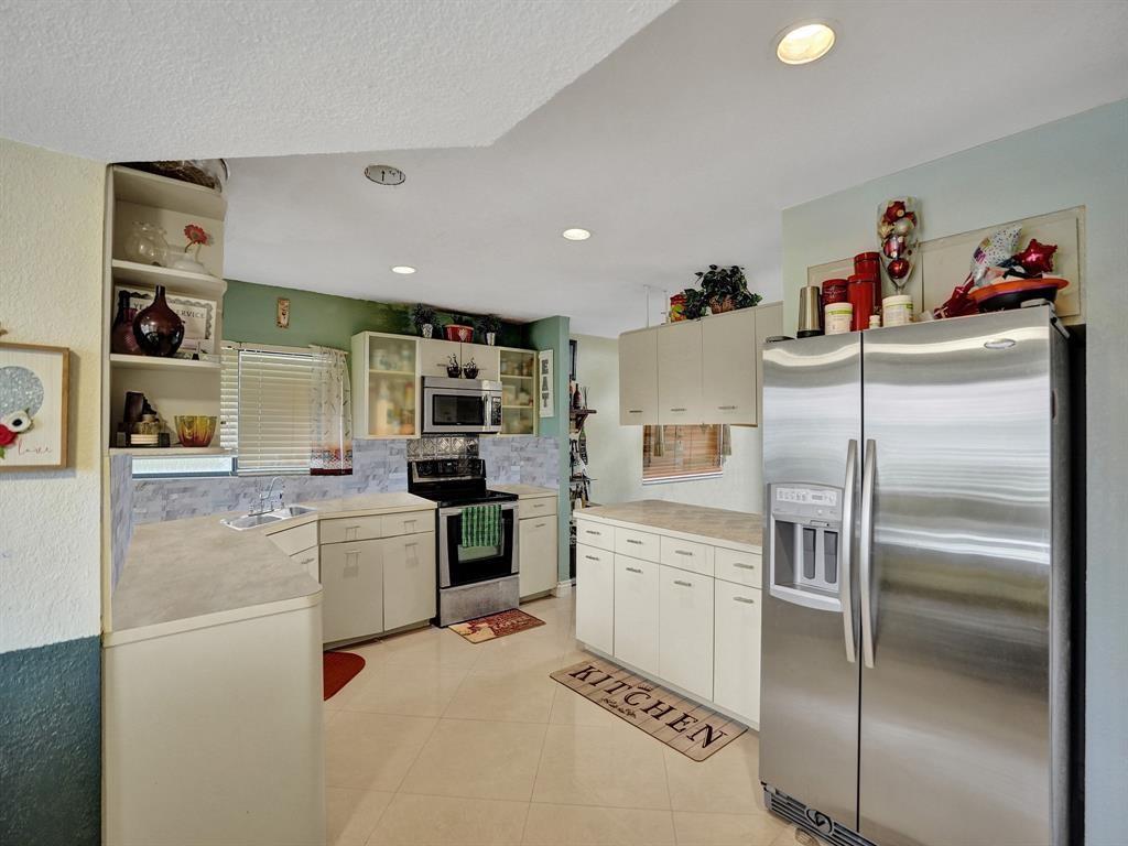 Banyan Club 87-37 B - Residential