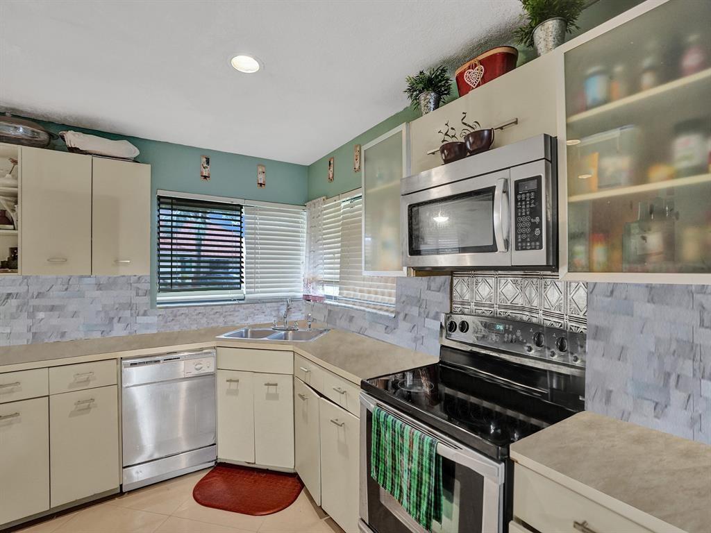 Banyan Club 87-37 B - Residential