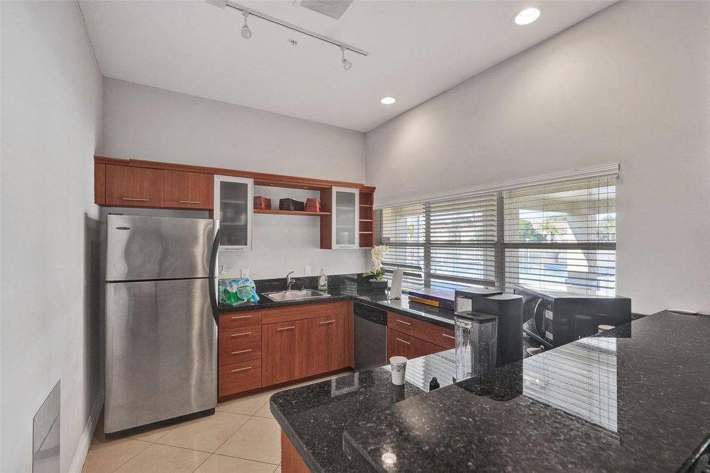 Photo of 12620 Vista Isles Dr #1012, Plantation, FL 33325 (MLS # F10533628)