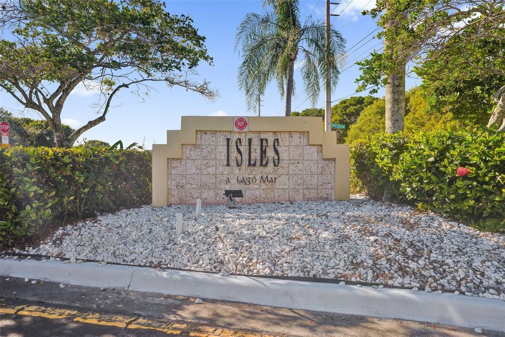Photo of 12620 Vista Isles Dr #1012, Plantation, FL 33325 (MLS # F10533628)