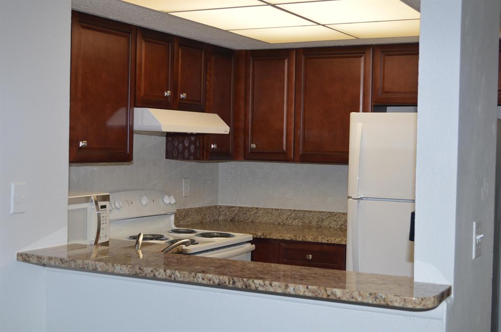 MIDPORT PLACE I, A CONDOMINIUM - Residential Lease