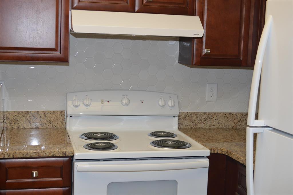 MIDPORT PLACE I, A CONDOMINIUM - Residential Lease