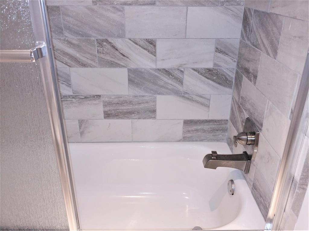 MIDPORT PLACE I, A CONDOMINIUM - Residential Lease