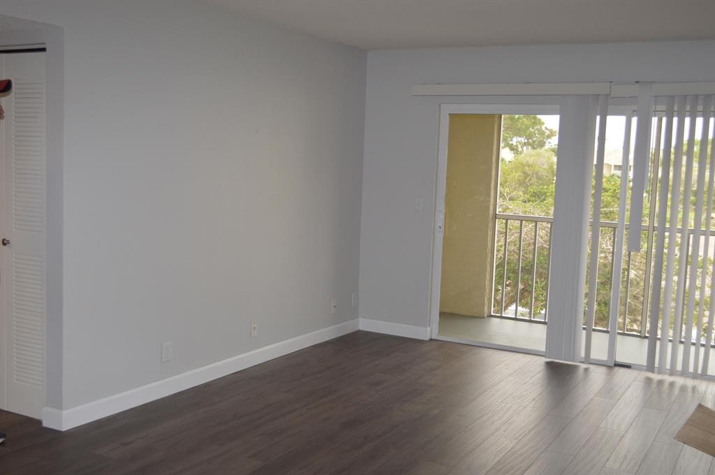 MIDPORT PLACE I, A CONDOMINIUM - Residential Lease