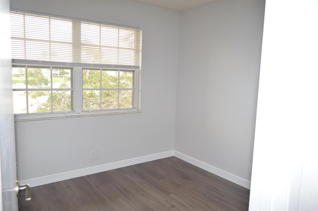 MIDPORT PLACE I, A CONDOMINIUM - Residential Lease