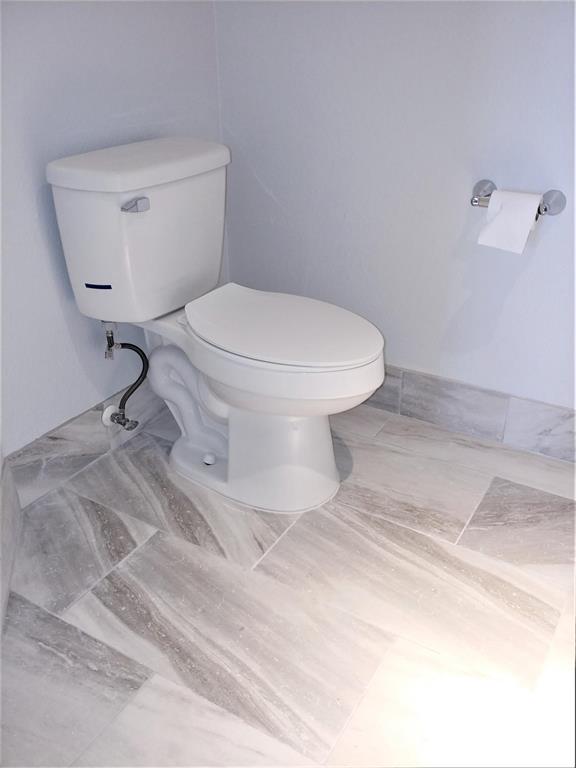 MIDPORT PLACE I, A CONDOMINIUM - Residential Lease