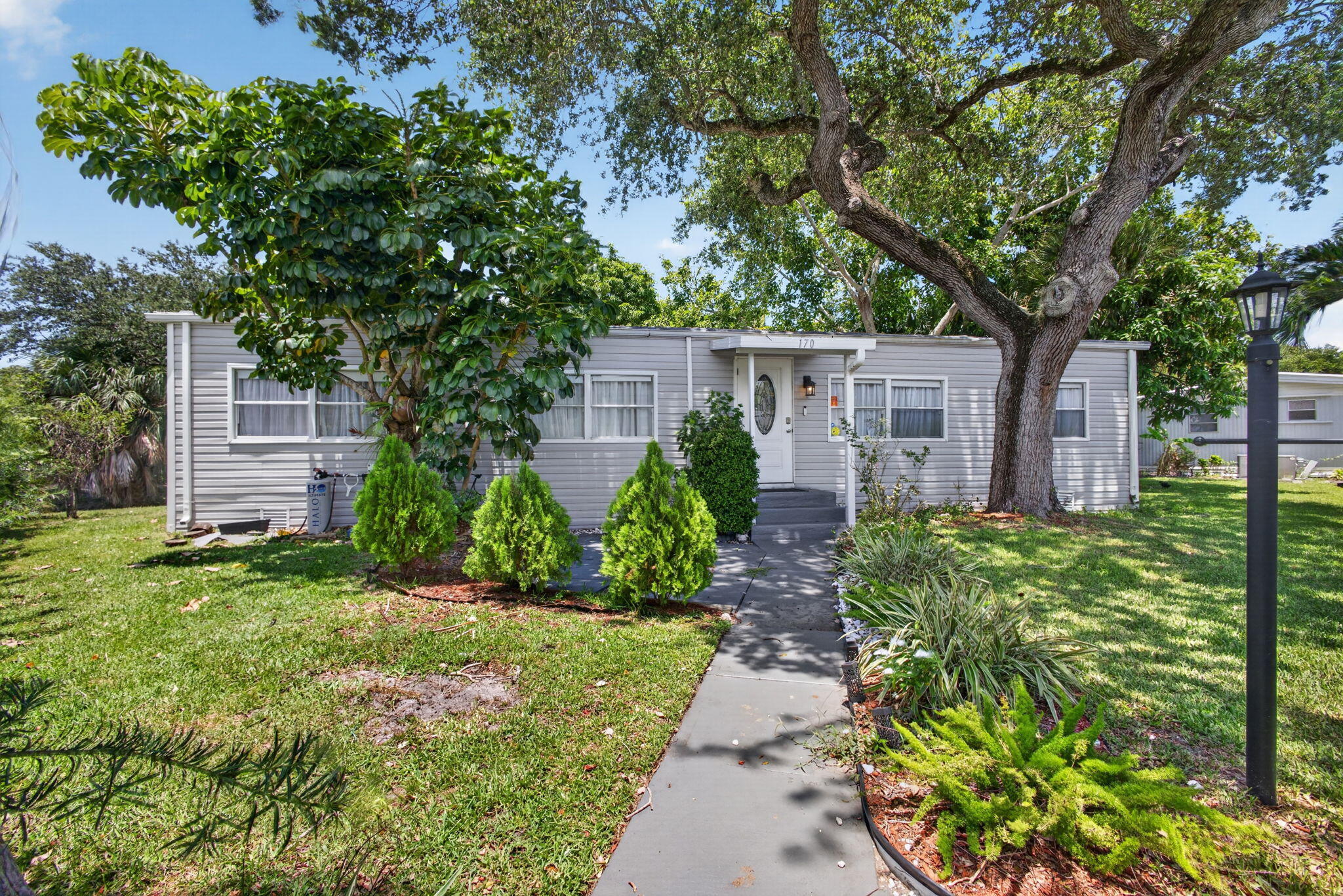 170 Maple Avenue W