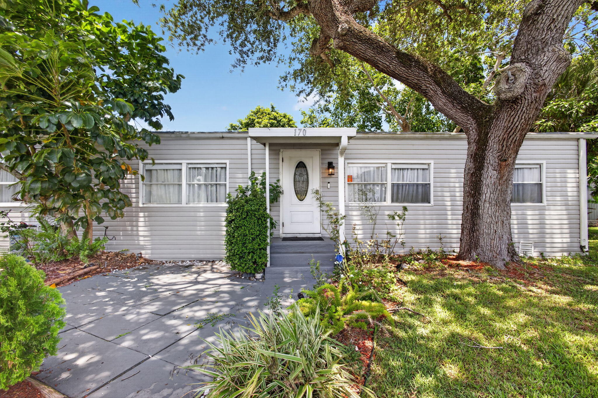 170 Maple Avenue W