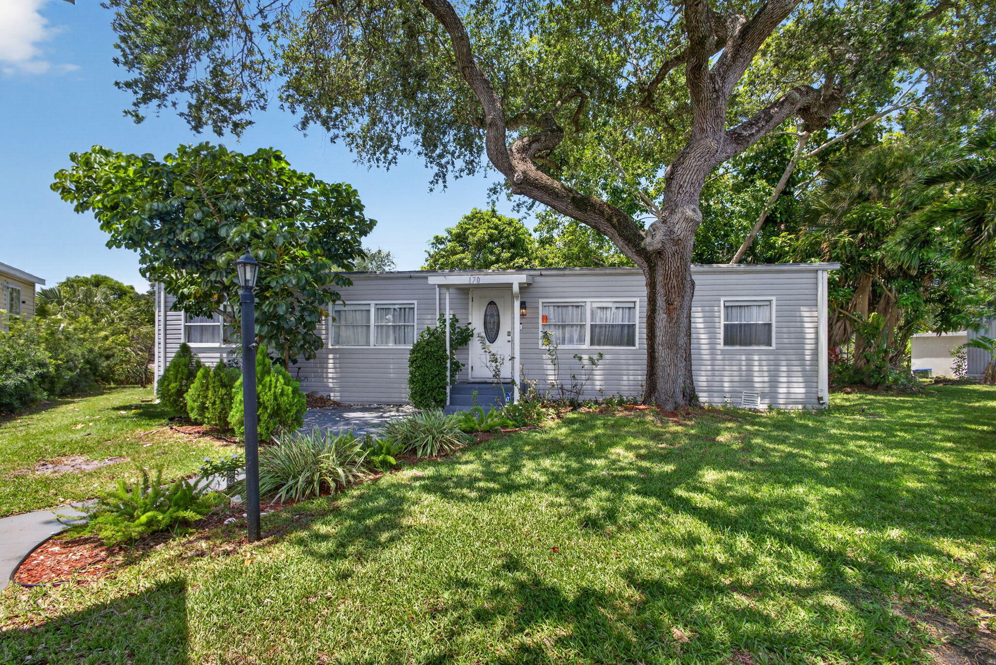 170 Maple Avenue W