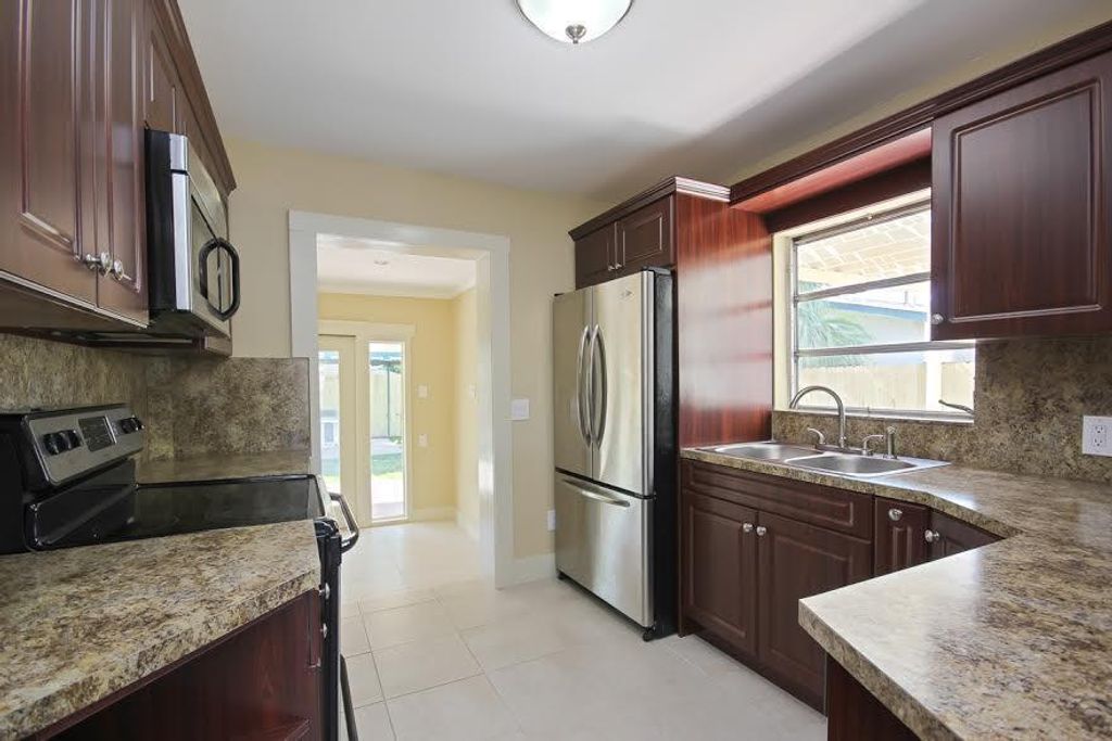 Photo of 410 Franklin Road, West Palm Beach, FL 33405 (MLS # B26029704)