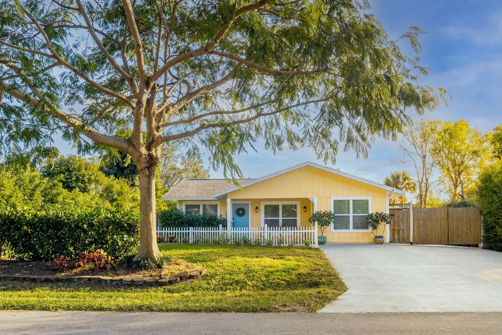 Photo of 762 Bayharbor Terrace, Sebastian, FL 32958 (MLS # R11164538)