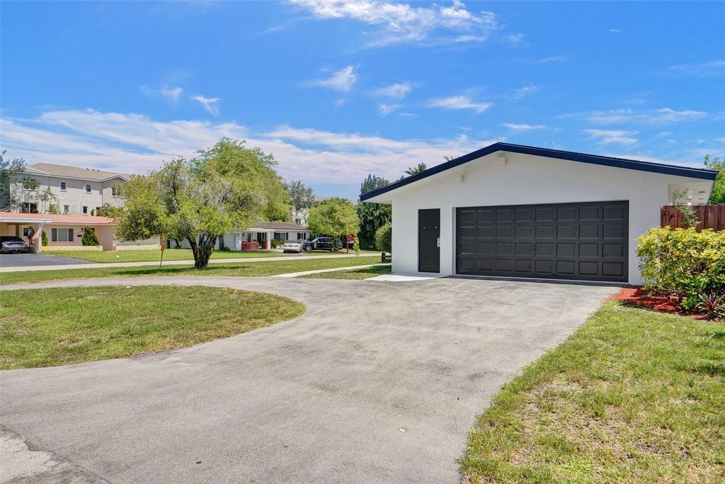 Photo of 4017 NE 18th Avenue, Oakland Park, FL 33334 (MLS # F10511791)